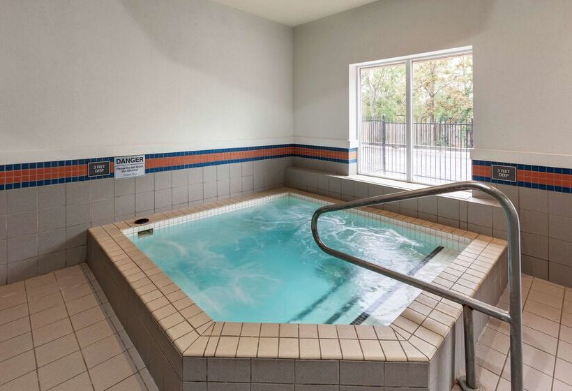 هتل Best Western Plus Burlington Inn & Suites