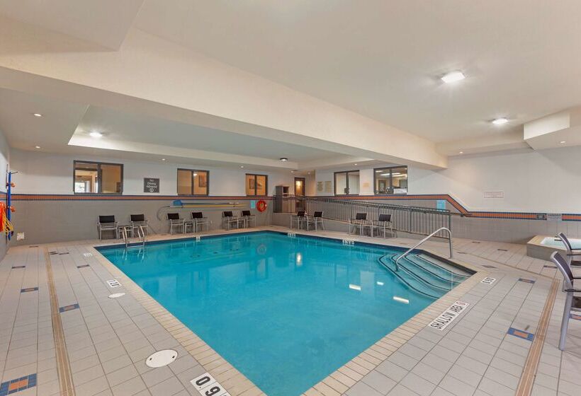 هتل Best Western Plus Burlington Inn & Suites