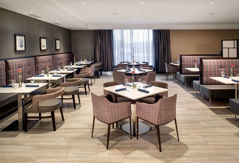 هتل Doubletree By Hilton Halifax Dartmouth