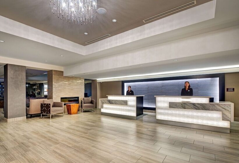 هتل Doubletree By Hilton Halifax Dartmouth