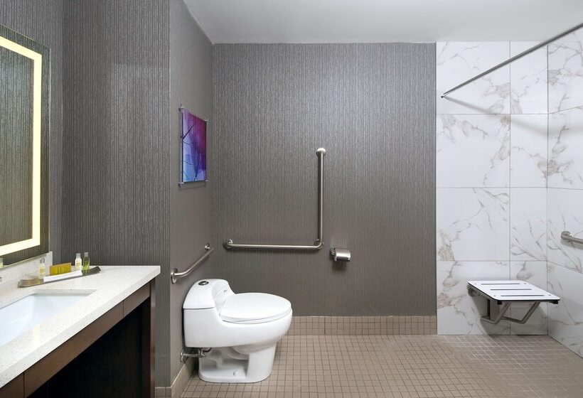 هتل Doubletree By Hilton Halifax Dartmouth