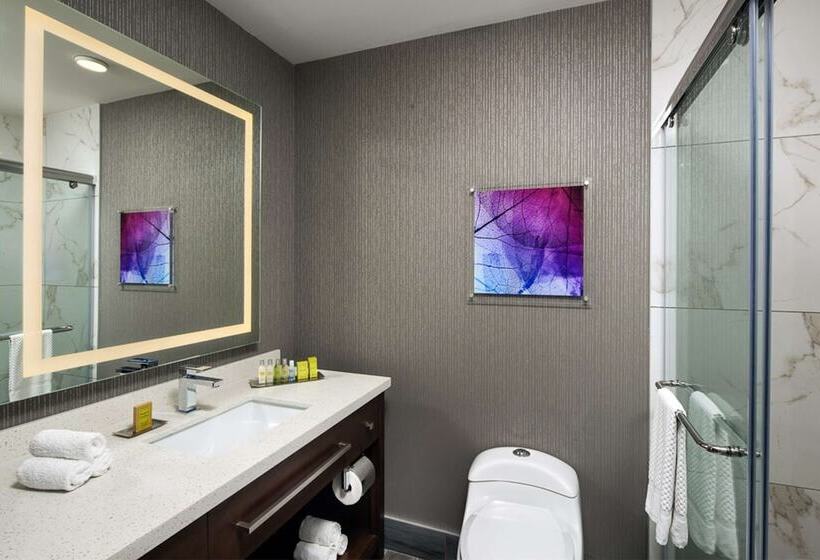 هتل Doubletree By Hilton Halifax Dartmouth