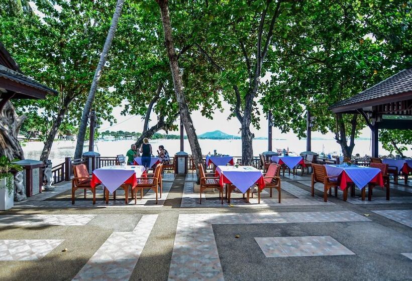 هتل First Bungalow Beach Resort