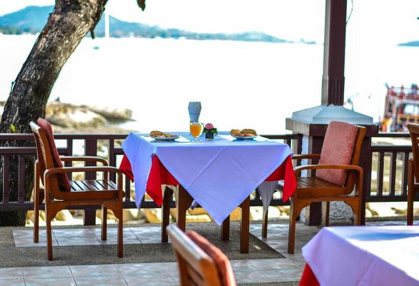 هتل First Bungalow Beach Resort