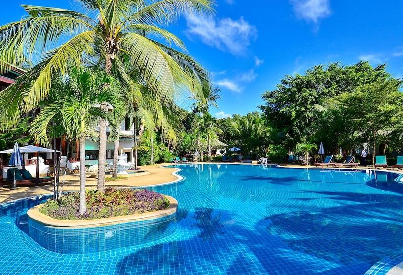 هتل First Bungalow Beach Resort
