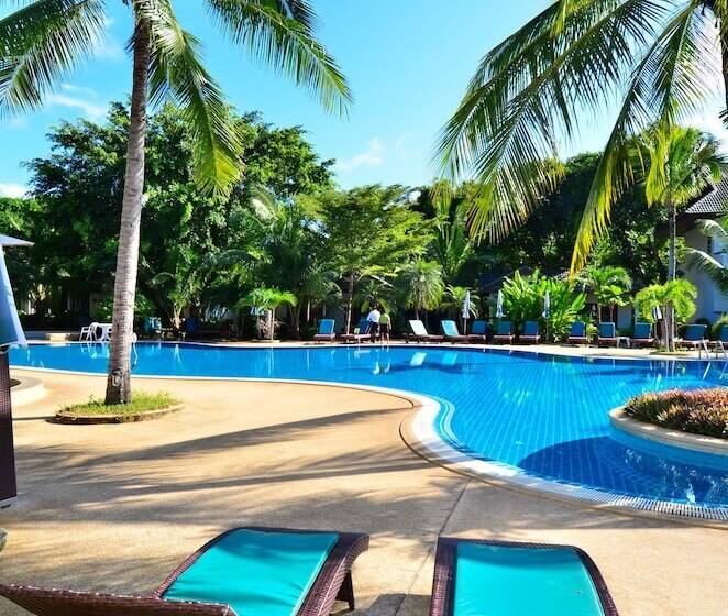 هتل First Bungalow Beach Resort