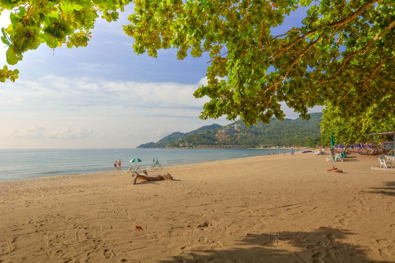هتل First Bungalow Beach Resort