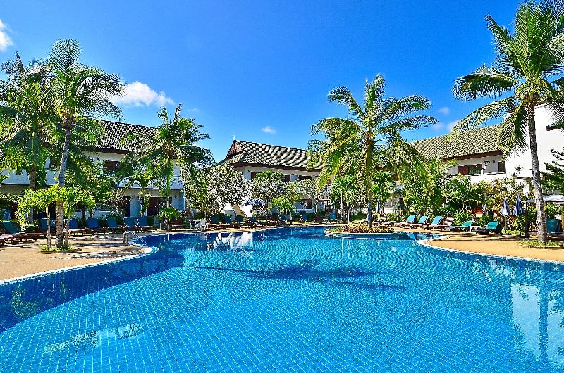 هتل First Bungalow Beach Resort