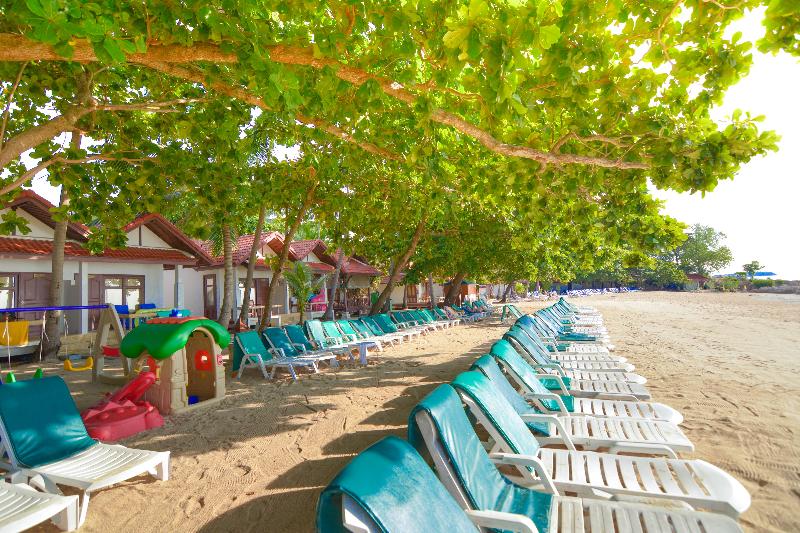 هتل First Bungalow Beach Resort