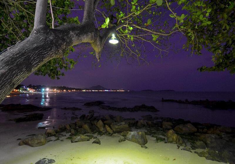 هتل First Bungalow Beach Resort