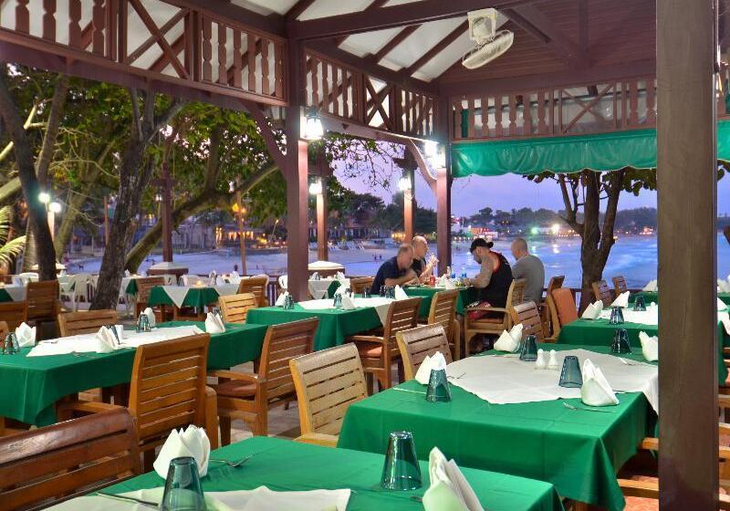 هتل First Bungalow Beach Resort