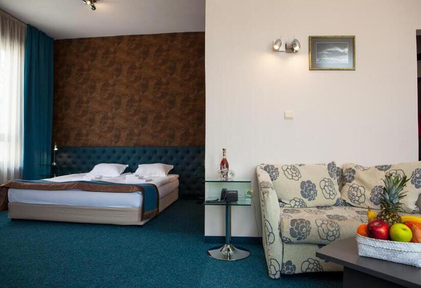 Family Hotel Opera Plaza Former City Mark