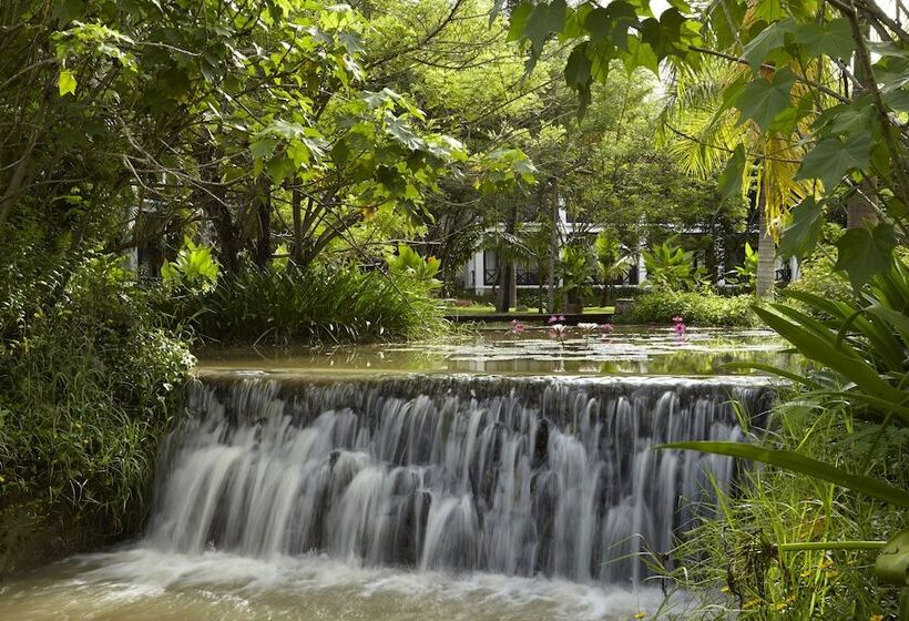 هتل Santi Resort & Spa