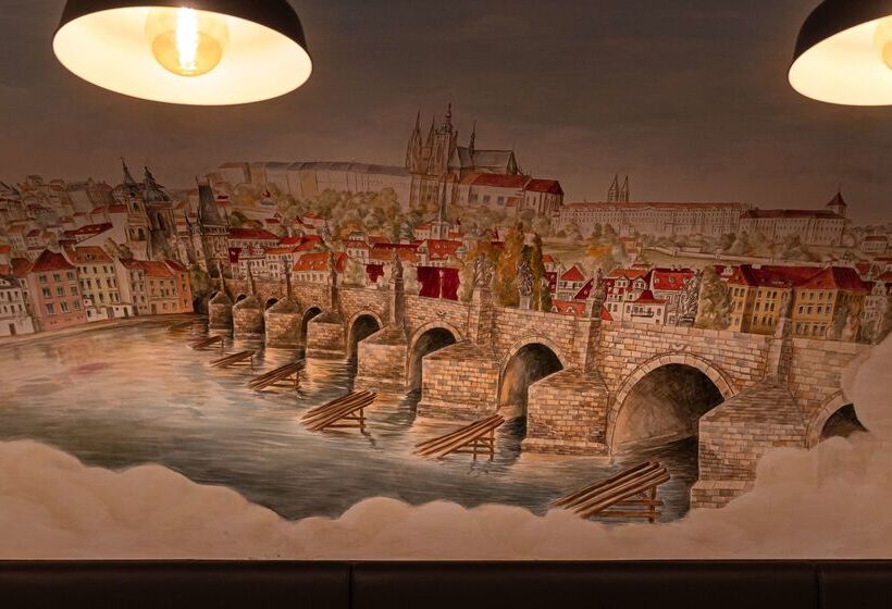 هتل The Charles