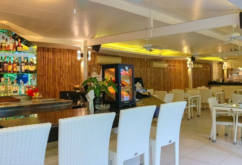 هتل Lokal Phuket