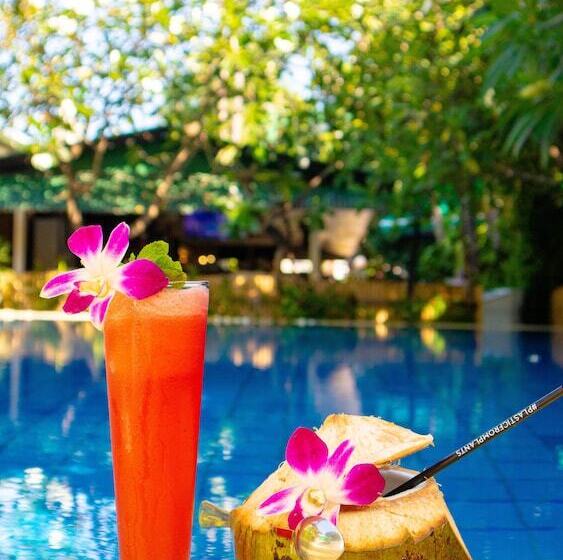 هتل Lokal Phuket