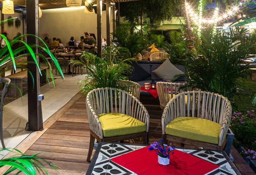 هتل Lokal Phuket