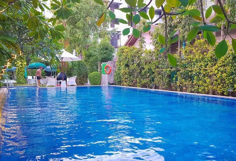 هتل Lokal Phuket