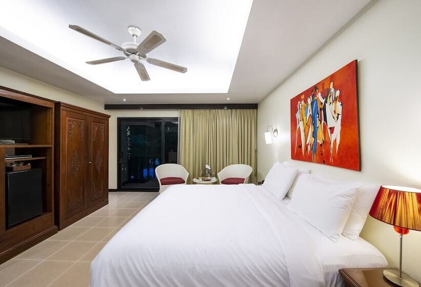 هتل Lokal Phuket