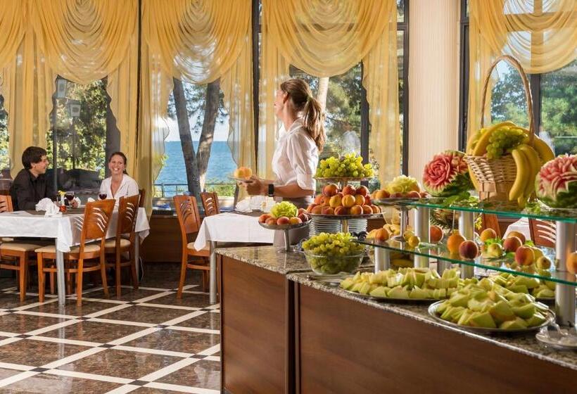Elpida Hotel   All Inclusive & Beach Front