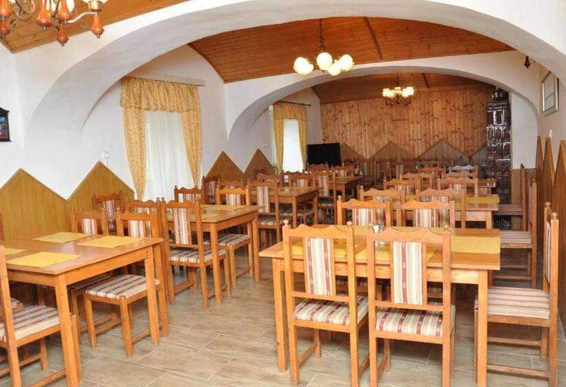 مبيت وإفطار Gloriett Panzió