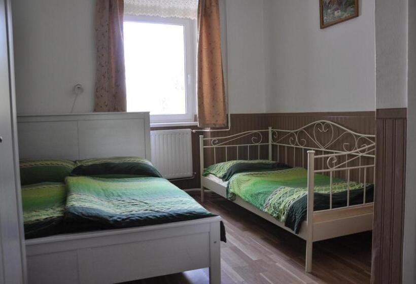 مبيت وإفطار Gloriett Panzió