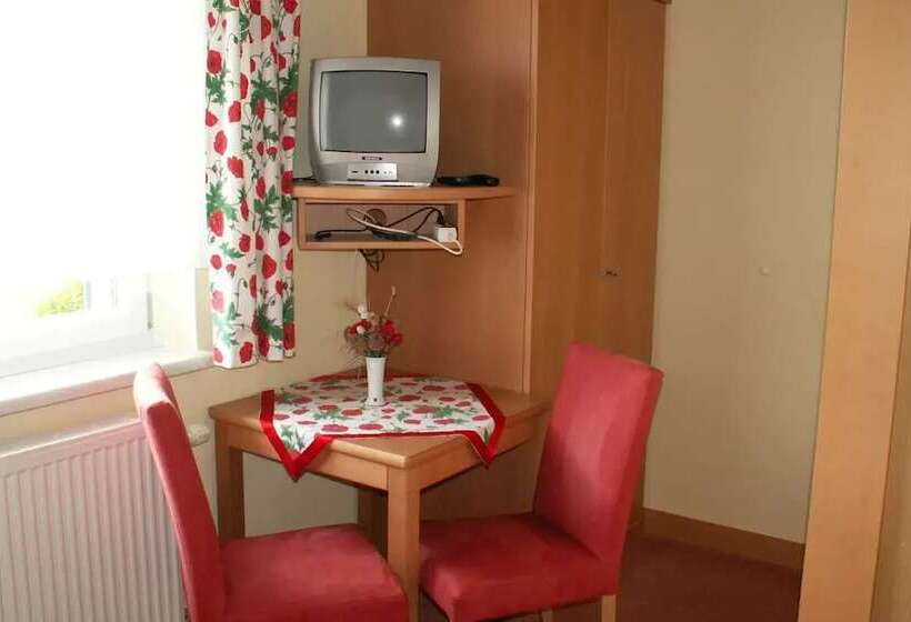 مبيت وإفطار Gästehaus Familie Grudl