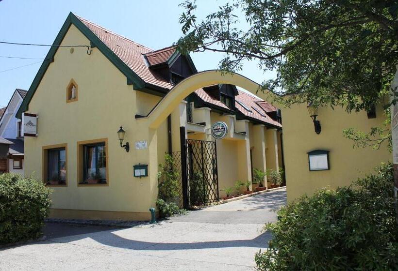 مبيت وإفطار Levanda Panzió