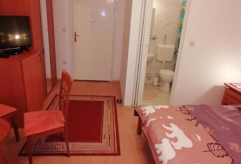 پانسیون Asta La Vista Vendégház