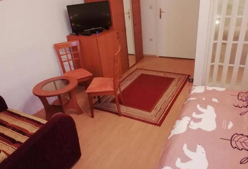پانسیون Asta La Vista Vendégház