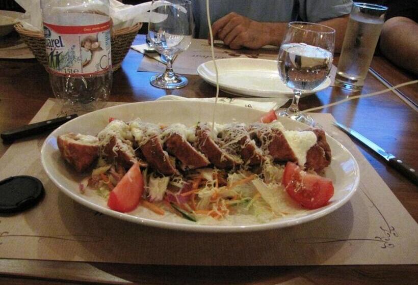 膳宿费 Fogadó A Suttogóhoz