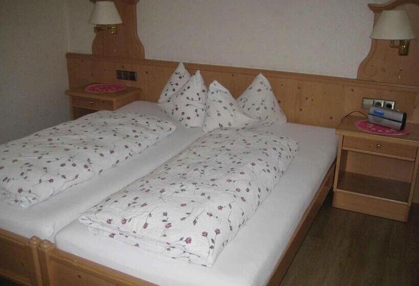 بنسيون Garni Zur Linde