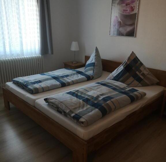 بنسيون Gasthaus Zur Krone