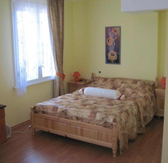 פנסיון Hadjibulevata Guest House