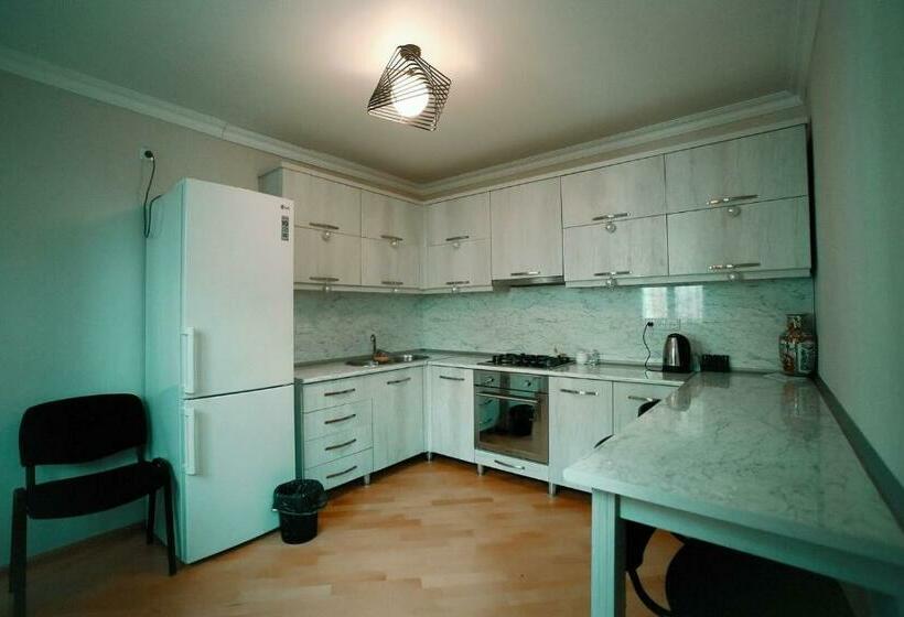 تختخواب و صبحانه Apartment Old Kutaisi