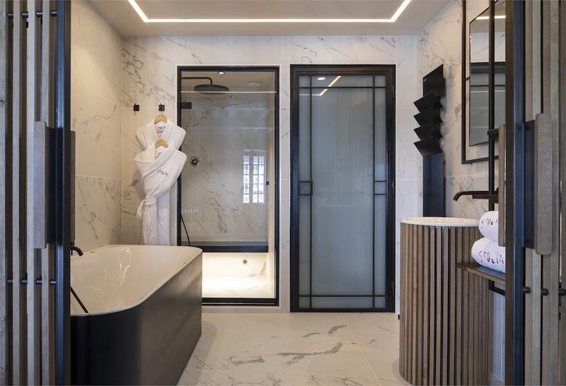 هتل Hôtel Saint Delis   La Maison Du Peintre   Relais & Châteaux