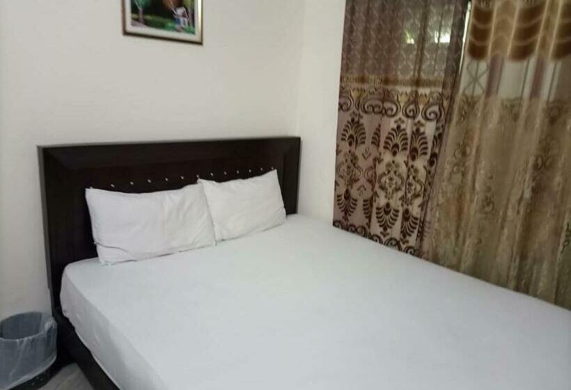 Star Hotel Lahore