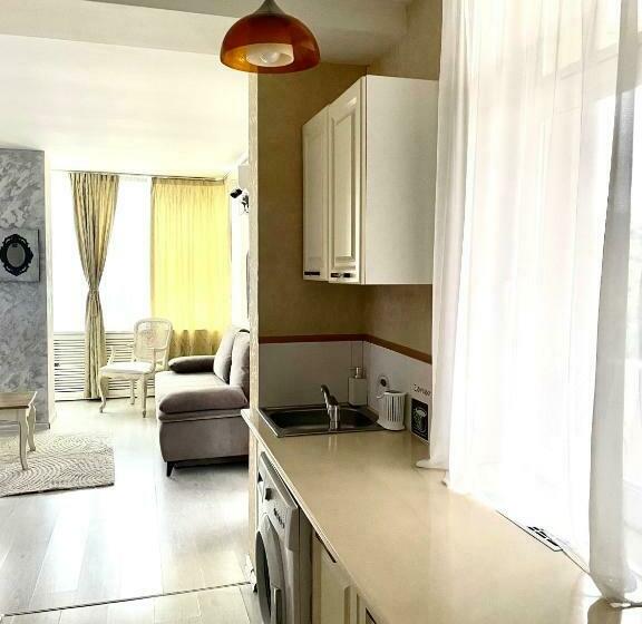 Jolie Apartments