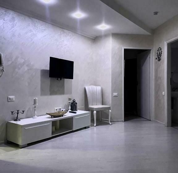 Jolie Apartments
