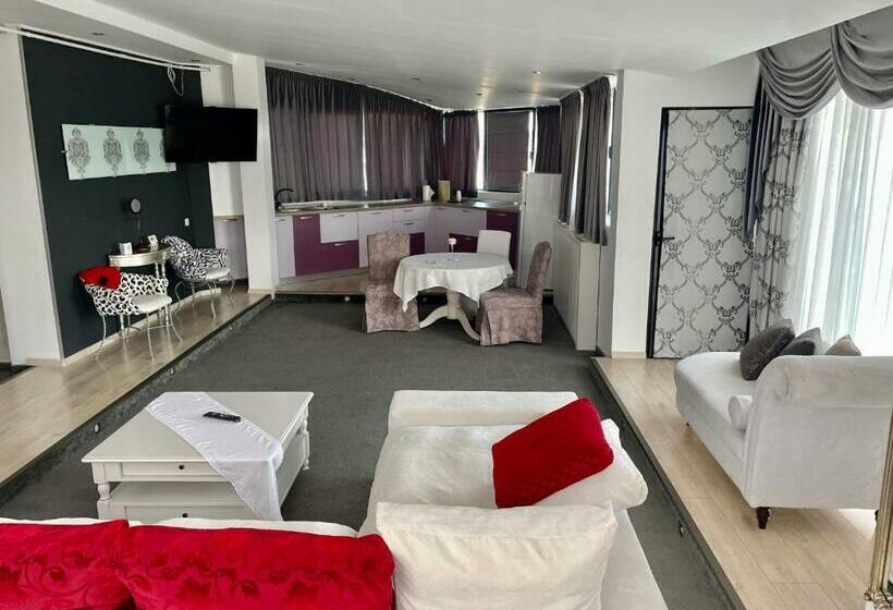 Jolie Apartments
