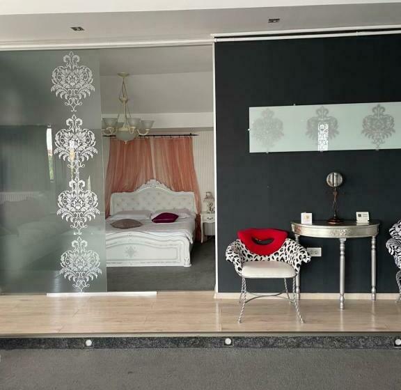 Jolie Apartments