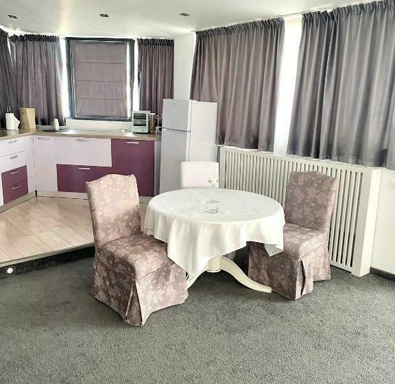 Jolie Apartments