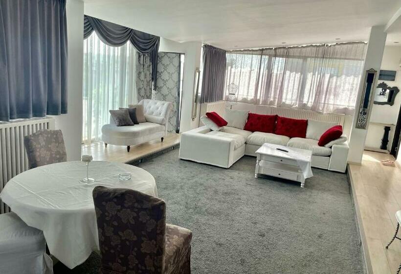 Jolie Apartments