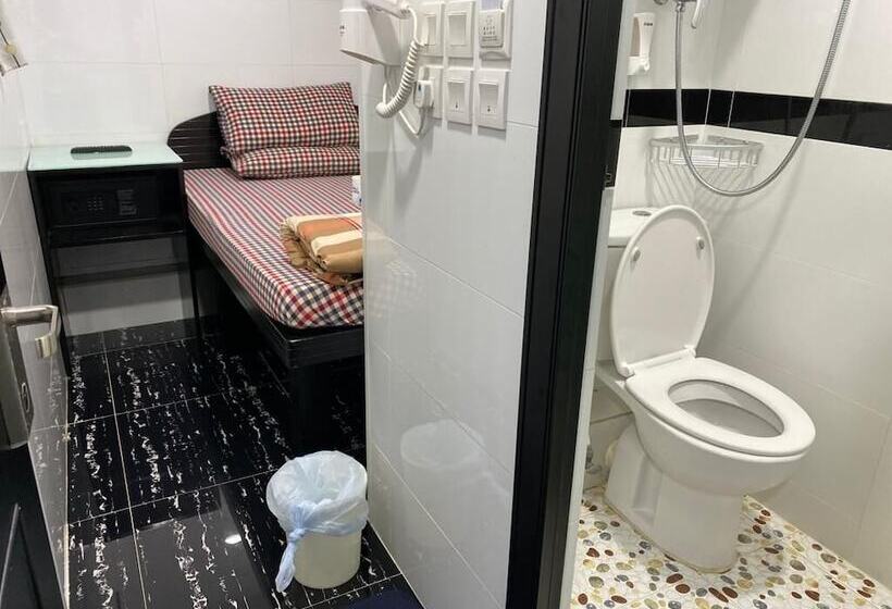 پانسیون New Day Night Hostel