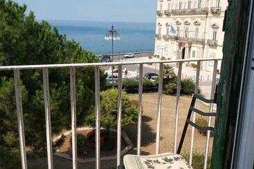 تختخواب و صبحانه Cuore Di Borgo Di Miccoli Graziana