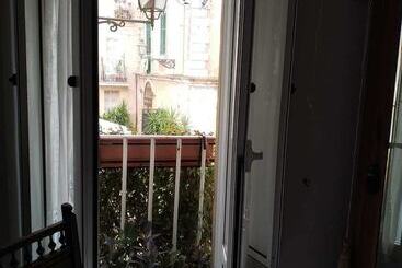 تختخواب و صبحانه Cuore Di Borgo Di Miccoli Graziana