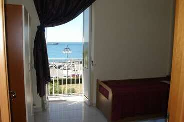 تختخواب و صبحانه Cuore Di Borgo Di Miccoli Graziana