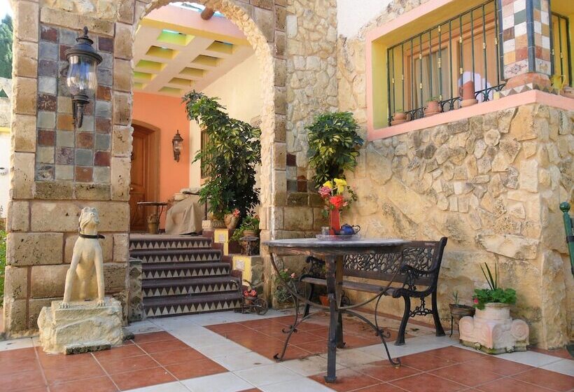 هتل Ben's House