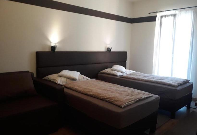 펜션 Decsi Vendégház