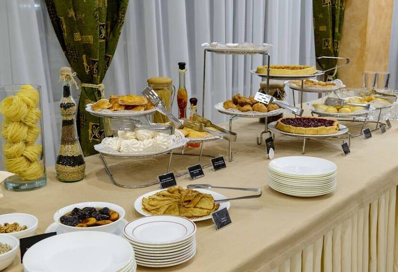 Azimut Hotel Mirniy